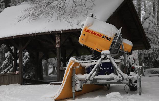 Zagreb: Započela skijaška sezona na Sljemenu 