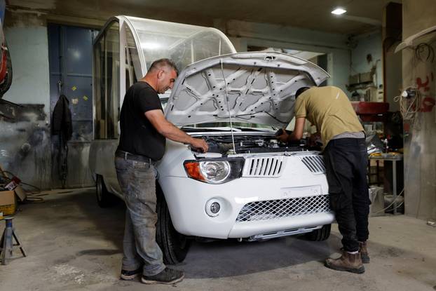 Pope Francis's popemobile set to become health clinic for Gaza children