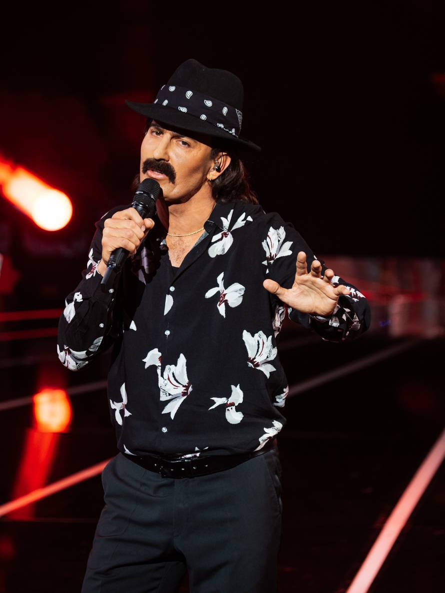 Indira je pokazala novu frizuru: Zataknula 500 kn harmonikašu