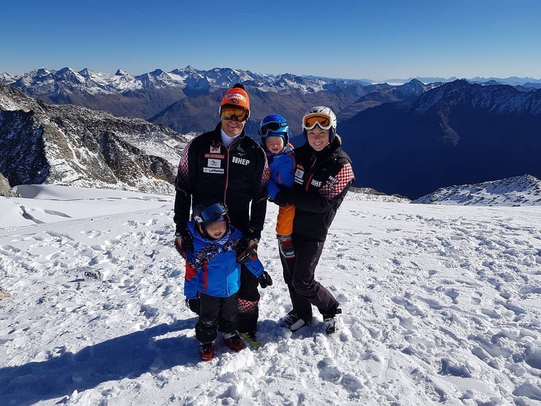 Ponosni otac Ivica se pohvalio: Sinčić Leon (2) stao je na skije