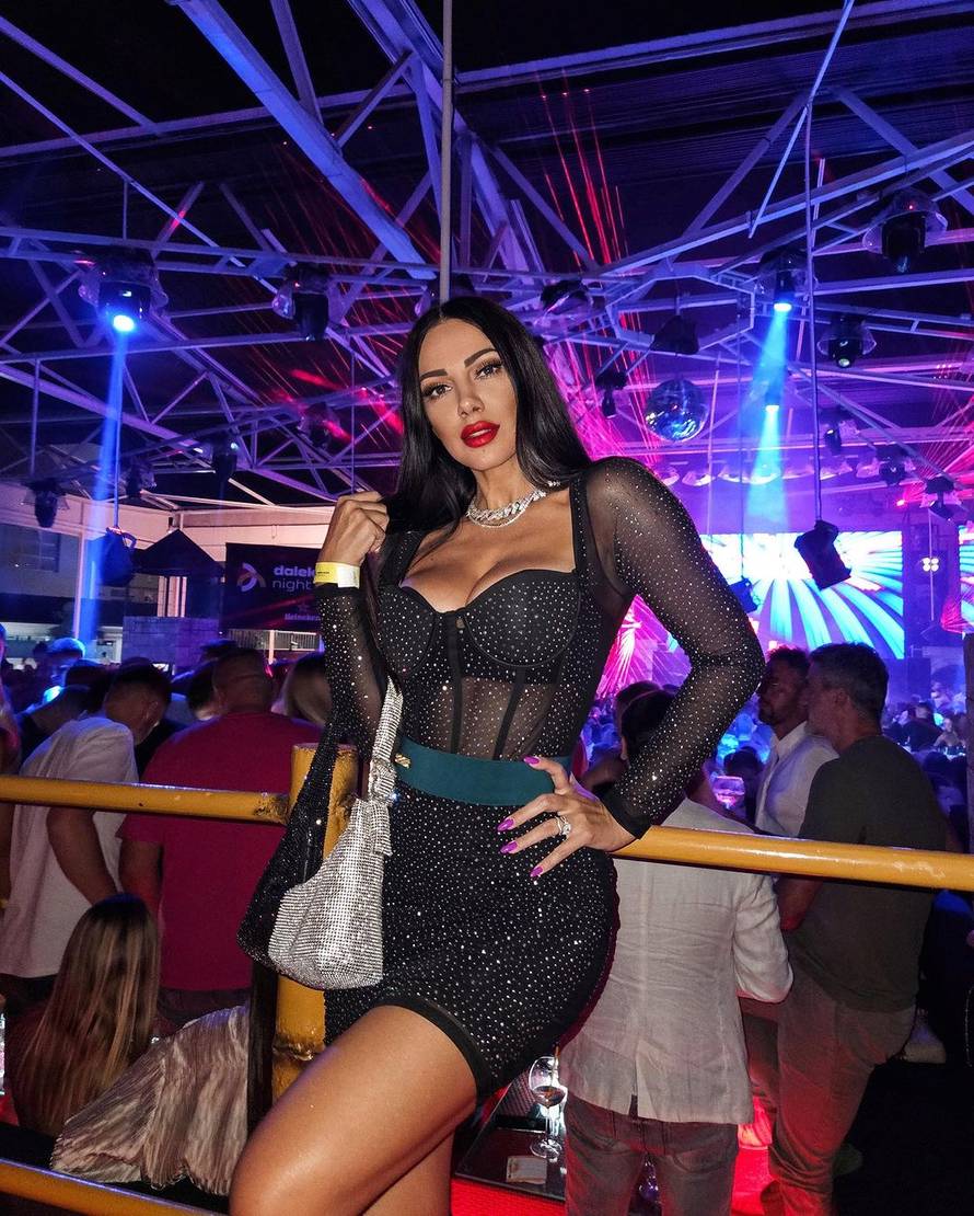 Žanamari usporedili s Prijović zbog njenih fotki: 'Proklet bio AI, moram sada opet razmisliti!'