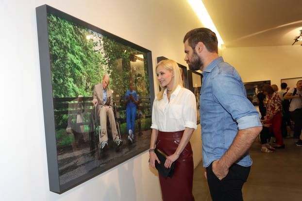 Zagreb: Jelena Rozga i Stjepan Hauser na izložbi fotografija Phillipa Toledana