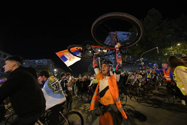 Veliki broj građana u Novom Sadu, dočekuje studente