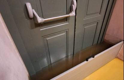 Netko je ukrao branu s Dječje kuće u Rijeci: 'Prodrla nam je voda, ovo je čin protiv djece'