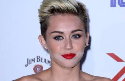 Miley: Beskućnik prodaje moju MTV nagradu za 100.000 kn