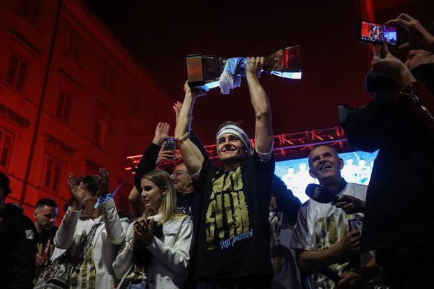Igra&ccaron;i HNK Rijeka s navija&ccaron;ima na Korzu proslavili osvajanje prvenstva Hrvatske