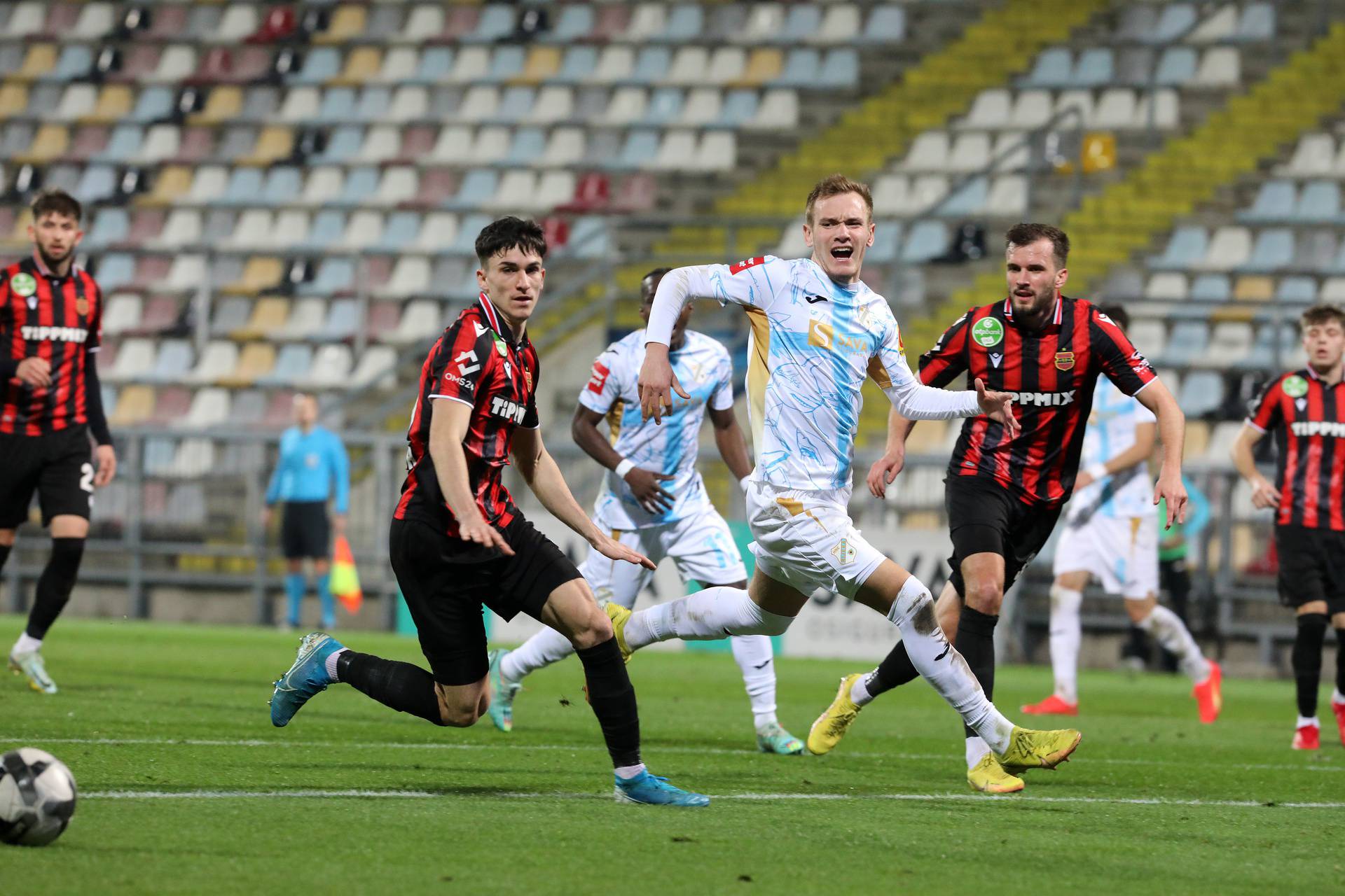 Rijeka: Prijateljska nogometna utakmica HNK Rijeka - Honved FC