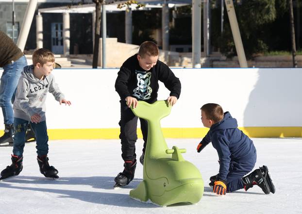 Šibenik: Klizalište na Adventuri puno kliza?a