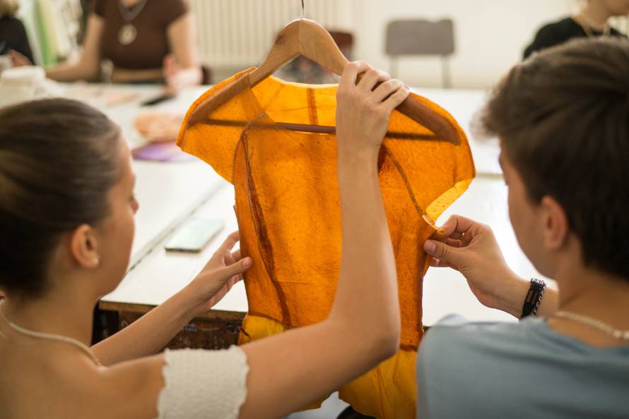 Maja je jedina biodizajnerica u regiji: 'Materijale za odjeću radim od algi, gljiva i bakterija'