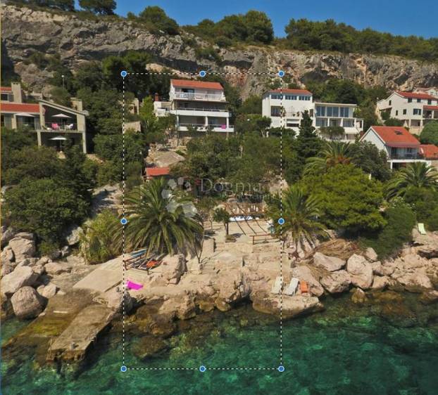 Idila na Hvaru: Kamena kuća sa 'svojom' plažom i privatnim vezom za 3,5 milijuna eura