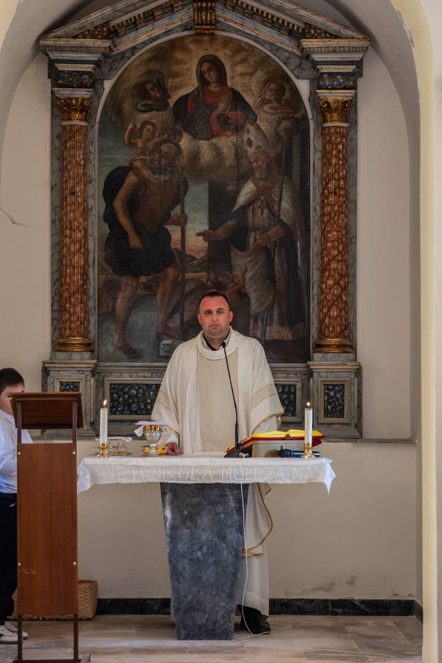 Kaštel Stari: Groblje Sv. Nikole i misa povodom blagdana Svih svetih