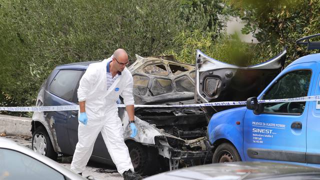 Jedan auto potpuno izgorio, drugi nagorio noćas u Splitu