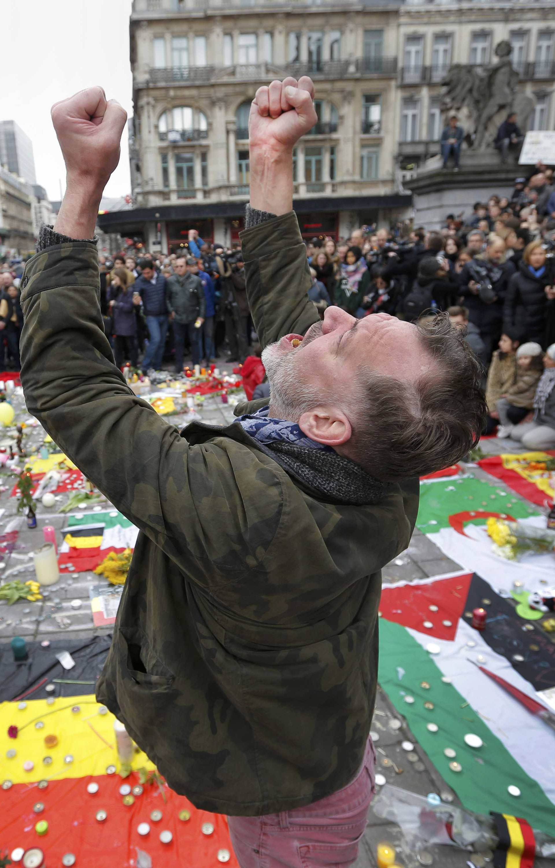 Bruxelles oplakuje žrtve: Na trgu su se okupile stotine ljudi