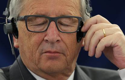 Juncker na sjednici: 'Pustite me, šaljem Tsiprasu SMS-ove'