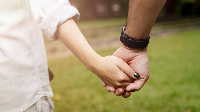 Kako se držite za ruke sa svojim partnerom? To može puno toga otkriti o vašoj ljubavnoj vezi
