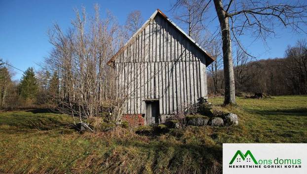 FOTO Netko prodaje drvenu kućicu kod Delnica! Pogledajte iznutra ovih 32m2. Ovo je cijena