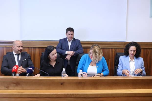 Crikvenica: Ministrica Marija Vučković i ministar Oleg Butković sudjelovali su na dodjeli ugovora za sanaciju i zatvaranje odlagalište otpada "Kalvarija"