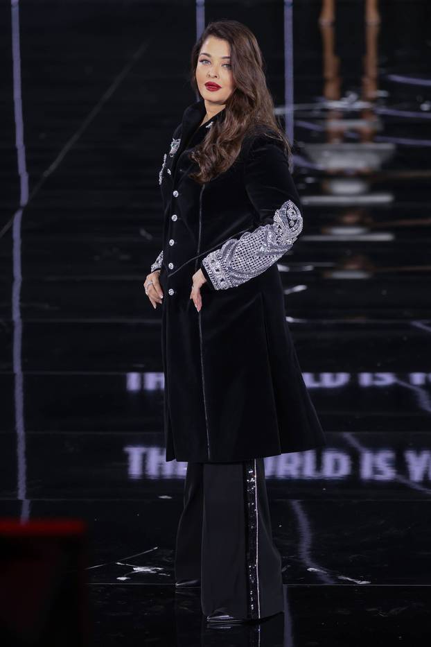 Paris Fashion Week - L'Oreal Paris: Le Defile. Liberte, Egalite, Sororite "You're Worth it"