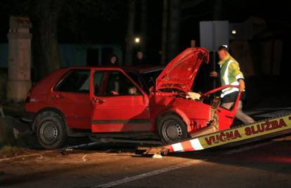 U sudaru dva auta poginuo muškarac, petero ozlijeđenih