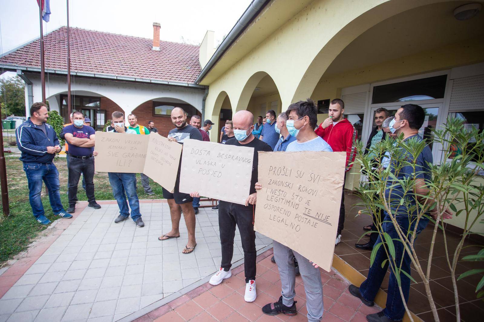 'Devet mjeseci čekamo potpis ministrice! Ako ne reagira,  izaći ćemo s traktorima na ceste!'