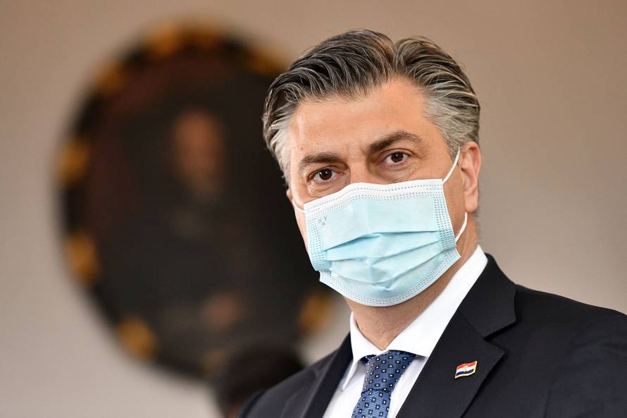 Plenković u posjetu Dvorcu Trakošćan gdje je uručeno 17 ugovora o sanaciji klizišta