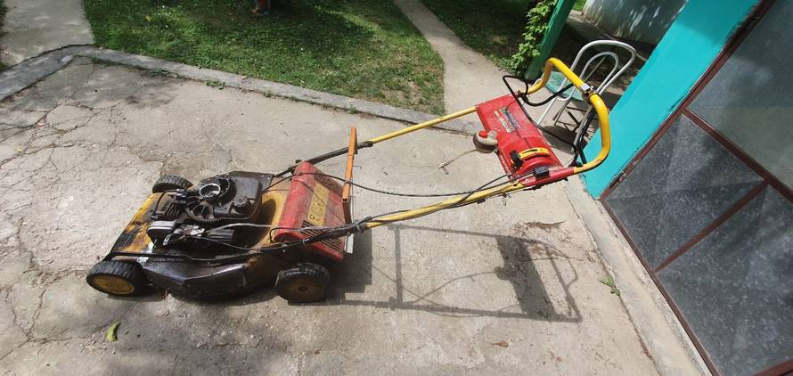 Kosilicom protiv komaraca: 'Ne možemo više, ovako se borimo'