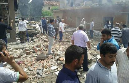 U eksploziji dvije autobombe u Turskoj je poginulo 43 ljudi 
