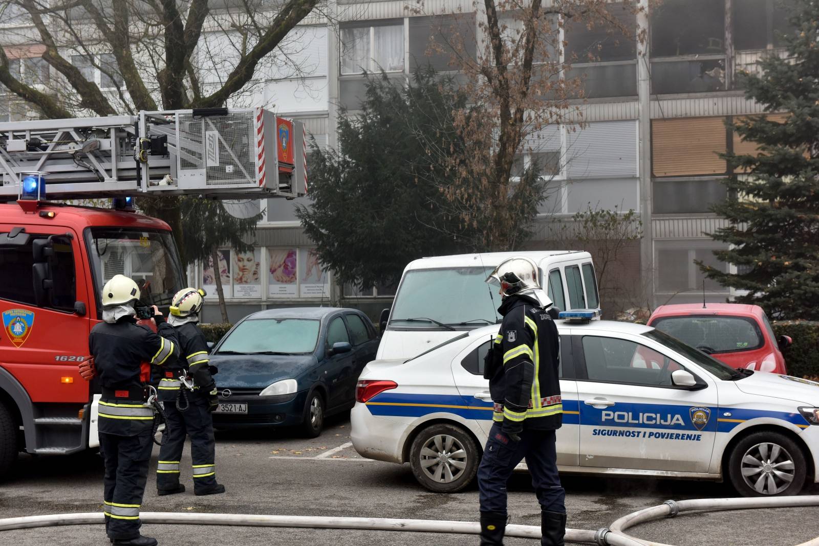 Zagreb: U ranojutarnjim satima izgorio stan u Zapruđu