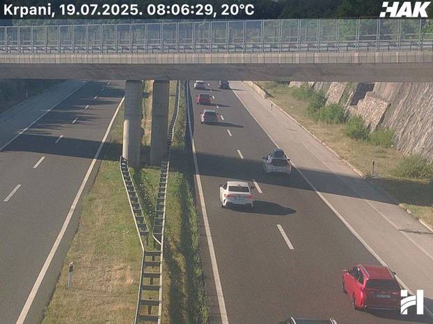 Pogledajte snimke s kamera: Gužve od jutra, na Lučkom čak 8 kilometara, na Trakošćanu 6 km