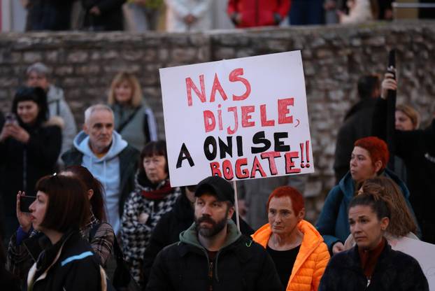 Pula: 4. Noćni marš u Puli pod parolom Žene - kičma otpora