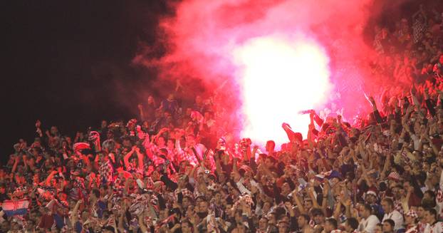 ARHIVA - 2006. Zagreb: Vatreni i "maksimirska krtica" srušili su Englesku 