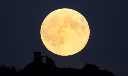 Ve&ccaron;eras nas na nebu o&ccaron;ekuje impresivan prizor: Zasjat &cacute;e posljednji Supermjesec godine