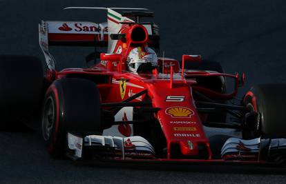 Panika u Red Bullu: Provokator Vettel najbrži je s 'pola gasa'
