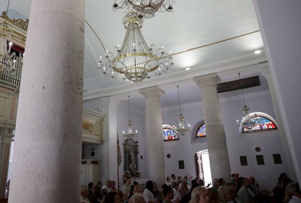 Vela Luka: U crkvi sv. Josipa održana je misa zadušnica za Olivera Dragojevića