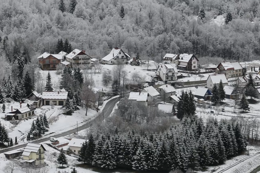 Snijeg zabijelio Gorski kotar