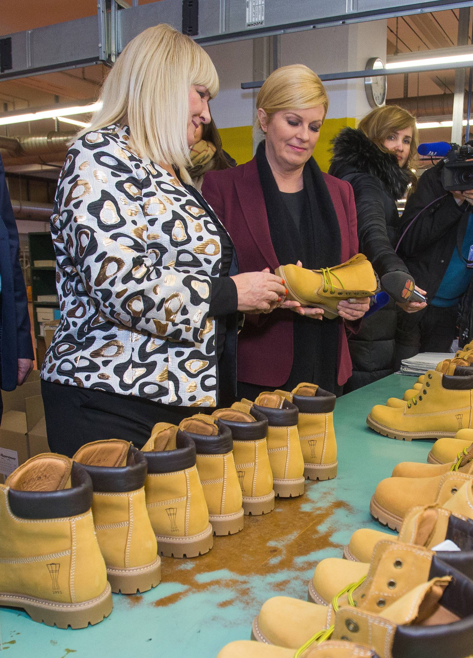 Kolinda obišla tvornicu Borovo i fotkala se sa žutim 'zengama'