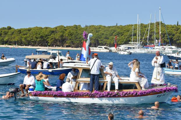 Rogoznica: Ispra?aj Gospe od Kapelice