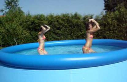 Ana Marija i Helena Šoufek se hladile u bazenu pa zaplesale