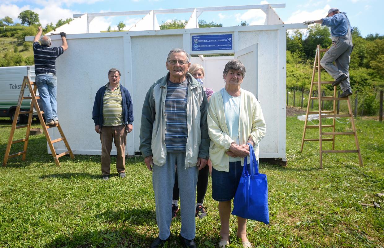 Gluhonijemom paru u potresu stradala kuća, grade im novu
