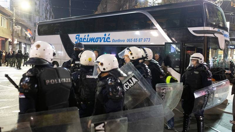 Vučić zaplijenio autobuse čovjeku koji je prevozio studente. Sada štrajka glađu