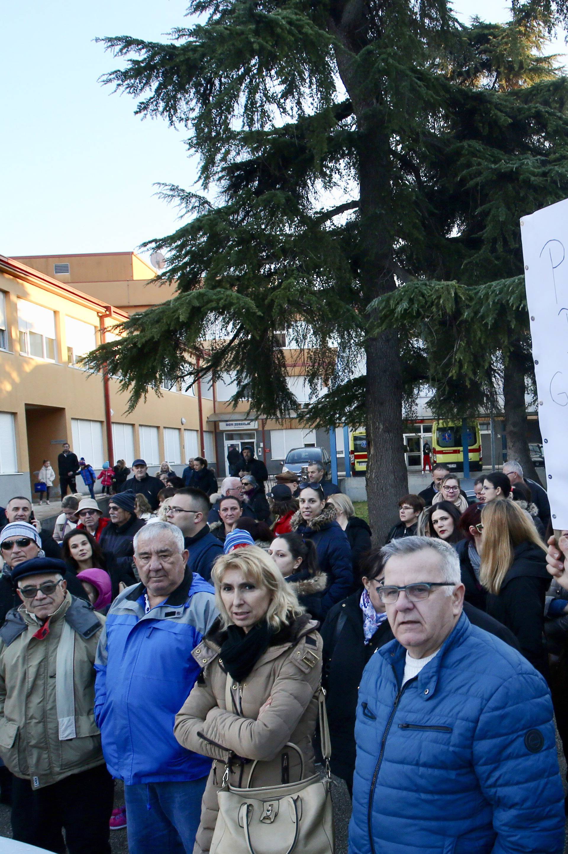 MetkoviÄ: Ispred Doma zdravlja odrÅ¾an skup podrÅ¡ke za doktoricu Kseniju Kaleb