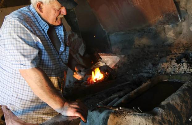 Kovač Nediljko Nogalo iz Slivnog kod Imotskog