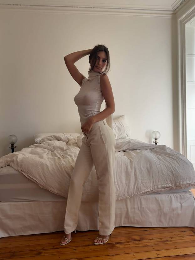 FOTO Emily Ratajkowski u uskoj majici pokazala bradavice