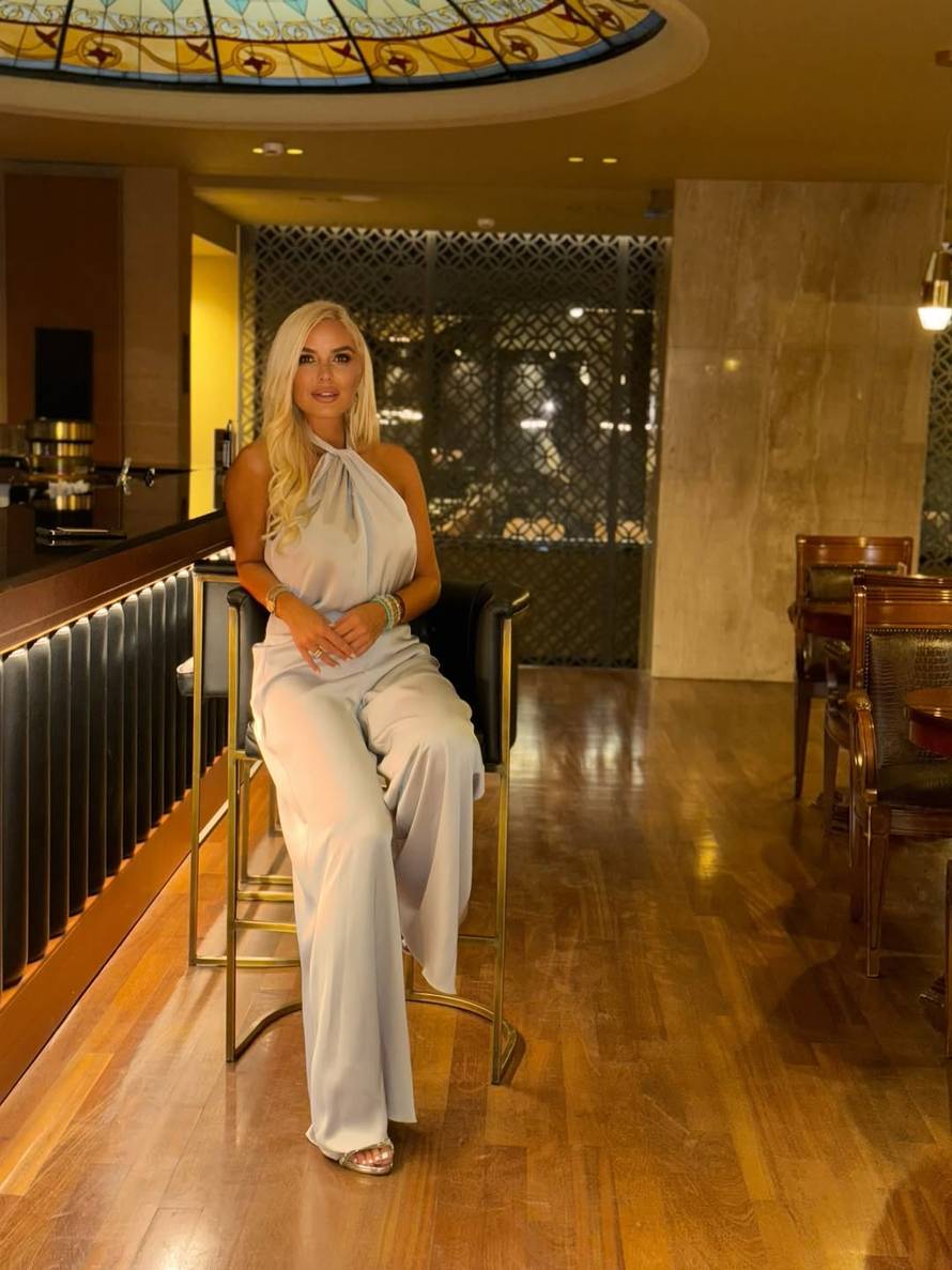 Srbija gori, a Dačićeva miljenica piše po internetu:  'Što ste, bre, vi? Komandanti? Zaigrali ste se'