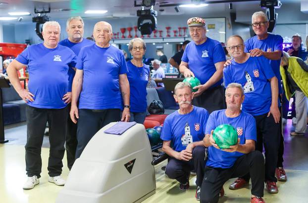 Zagreb: Druženje umirovljenika u Bowlingu Clubu 