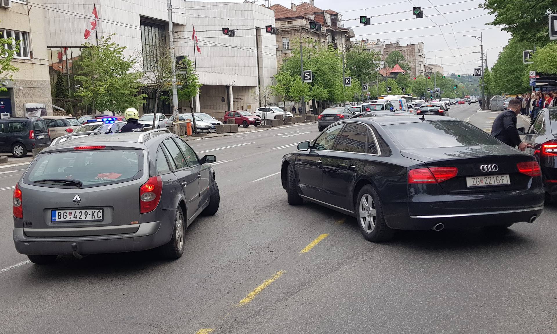 Šešelj gazio hrvatsku zastavu:  Jandroković prekinuo posjet