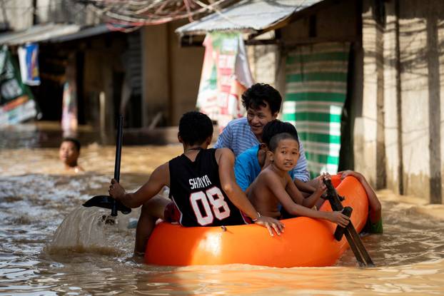 Flooding following super typhoon Man-Yi in Nueva Ecija