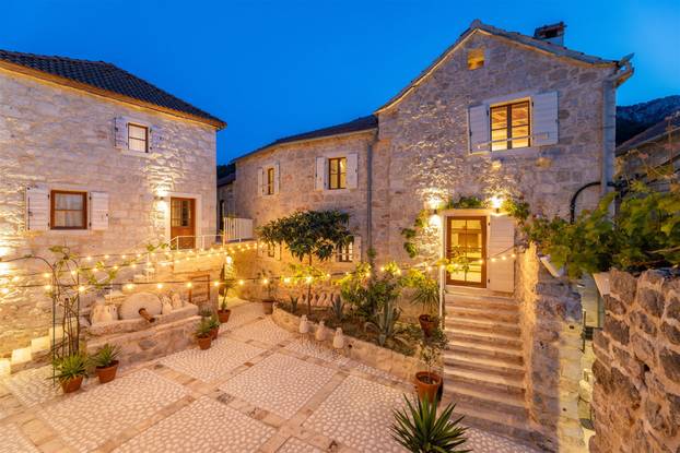 Dvor Pitve Villas