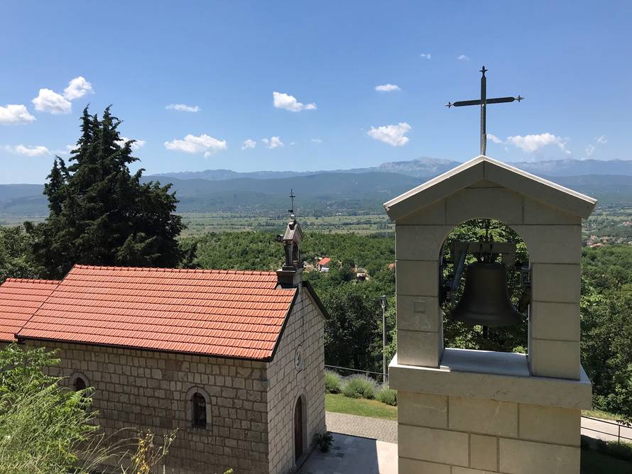 Rebić je otplatio kredite svima u selu, sredio je i kapelicu: 'Kad dođe kući, čeka ga jumbo pizza'