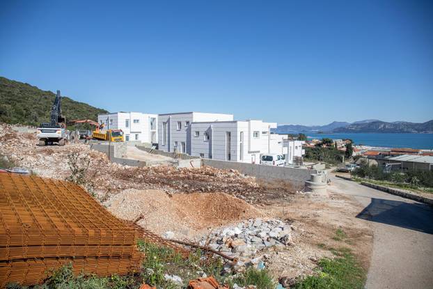 Kompleks Vila koji se gradi u Dračama, jednu od vila gradi i Halid Bešlić